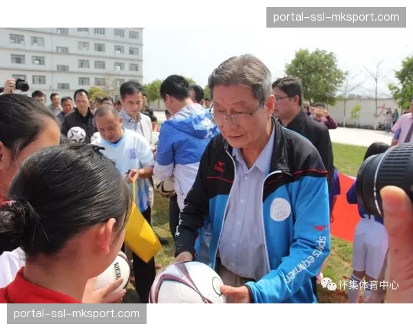 西甲联盟与教育部合作项目走进校园，推动青少年足球发展