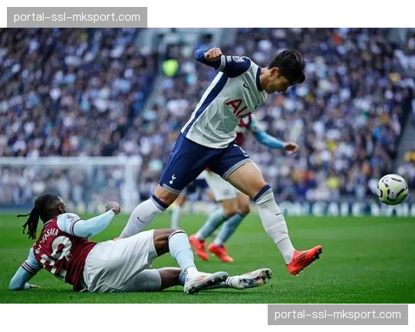 西汉姆联4-0大胜暂时逃离降级区，热刺被挤至第18位